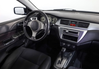 Подержанный автомобиль Mitsubishi Lancer Sedan 2006 года (9 фото)