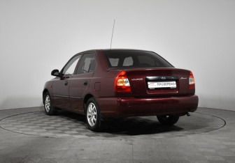 Подержанный автомобиль Hyundai Accent Sedan 2003 года (7 фото)