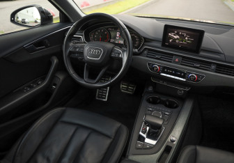 Подержанный автомобиль Audi A4 Sedan 2018 года (10 фото)