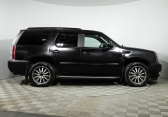 Подержанный автомобиль Cadillac Escalade Suv 2010 года (4 фото)