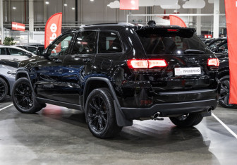 Подержанный автомобиль Jeep Grand Cherokee 2018 года (11 фото)