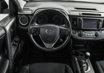 Подержанный автомобиль Toyota RAV4 2019 года (11 фото)