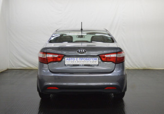 Подержанный автомобиль Kia Rio Sedan 2013 года (6 фото)