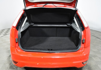 Подержанный автомобиль Ford Focus Hatchback 2010 года (20 фото)