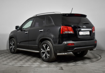 Подержанный автомобиль Kia Sorento 2011 года (7 фото)