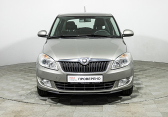 Подержанный автомобиль Skoda Fabia Hatchback 2014 года (2 фото)