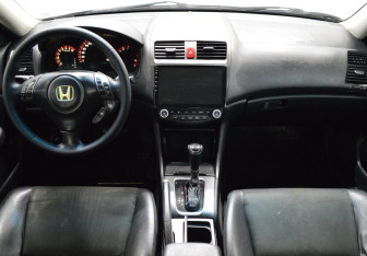 Подержанный автомобиль Honda Accord Sedan 2006 года (14 фото)