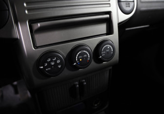 Подержанный автомобиль Nissan X-Trail 2006 года (11 фото)