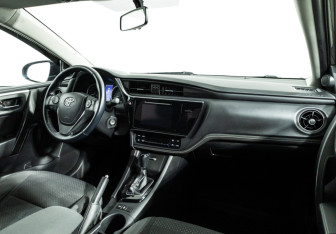 Подержанный автомобиль Toyota Corolla Sedan 2018 года (9 фото)