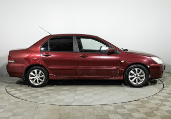 Подержанный автомобиль Mitsubishi Lancer Sedan 2005 года (4 фото)
