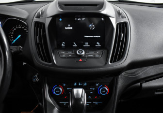 Подержанный автомобиль Ford Kuga 2016 года (16 фото)