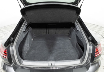 Подержанный автомобиль Volkswagen Arteon 2018 года (24 фото)