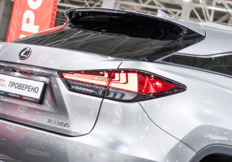 Подержанный автомобиль Lexus RX 2020 года (10 фото)