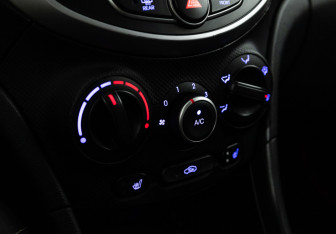 Подержанный автомобиль Hyundai Solaris Sedan 2014 года (15 фото)