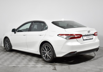 Подержанный автомобиль Toyota Camry Sedan 2022 года (7 фото)