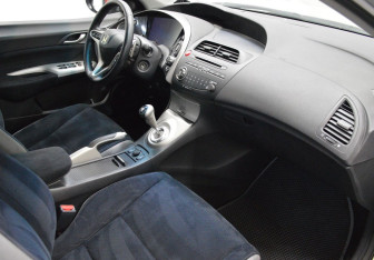Подержанный автомобиль Honda Civic Hatchback 2008 года (12 фото)