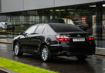 Подержанный автомобиль Toyota Camry Sedan 2015 года (8 фото)