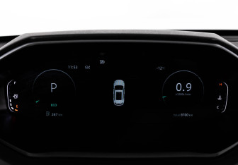 Подержанный автомобиль Changan UNI-S 2024 года (30 фото)