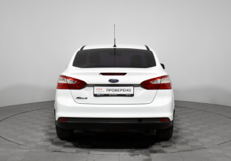 Подержанный автомобиль Ford Focus Sedan 2012 года (6 фото)