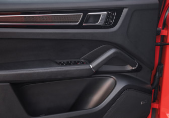 Подержанный автомобиль Porsche Cayenne 2019 года (26 фото)
