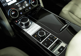 Подержанный автомобиль Land Rover Range Rover 2015 года (24 фото)