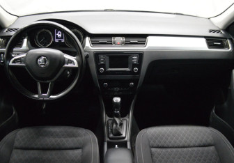 Подержанный автомобиль Skoda Rapid Liftback 2016 года (14 фото)