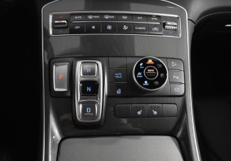 Подержанный автомобиль Hyundai Santa Fe 2021 года (16 фото)