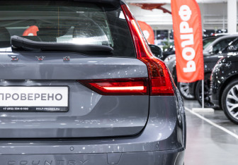 Подержанный автомобиль Volvo V90 Cross Country 2019 года (11 фото)