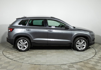 Подержанный автомобиль Skoda Karoq 2020 года (4 фото)