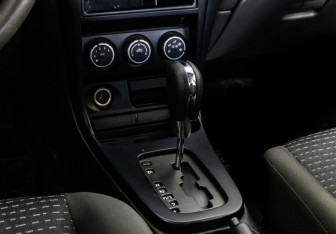 Подержанный автомобиль Nissan Almera Classic 2010 года (12 фото)