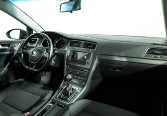 Подержанный автомобиль Volkswagen Golf Hatchback 2013 года (9 фото)