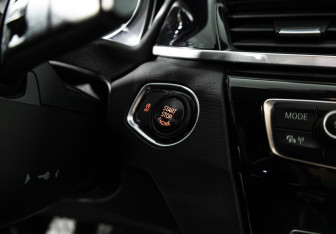 Подержанный автомобиль BMW X1 2015 года (19 фото)