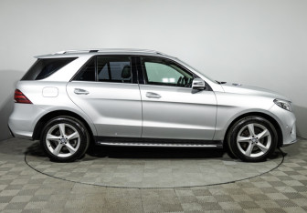 Подержанный автомобиль Mercedes-Benz GLE 2016 года (4 фото)