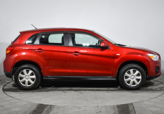 Подержанный автомобиль Mitsubishi ASX 2013 года (4 фото)