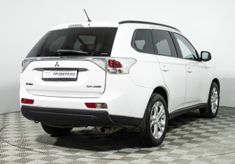 Подержанный автомобиль Mitsubishi Outlander 2012 года (5 фото)