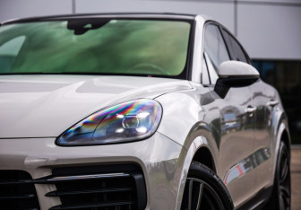 Подержанный автомобиль Porsche Cayenne 2021 года (2 фото)