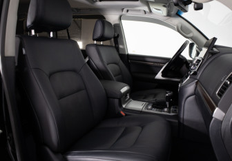 Подержанный автомобиль Toyota Land Cruiser Suv 2015 года (12 фото)