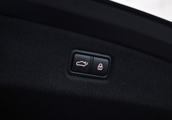 Подержанный автомобиль Genesis G90 2020 года (40 фото)