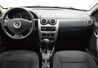Подержанный автомобиль Renault Sandero 2013 года (14 фото)