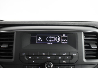 Подержанный автомобиль Peugeot Traveller 2020 года (16 фото)