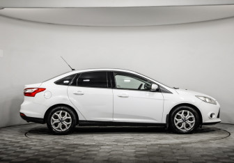 Подержанный автомобиль Ford Focus Sedan 2013 года (4 фото)