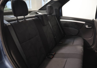 Подержанный автомобиль Renault Logan Sedan 2012 года (15 фото)