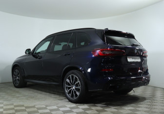 Подержанный автомобиль BMW X5 2022 года (8 фото)