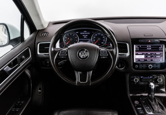 Подержанный автомобиль Volkswagen Touareg 2012 года (13 фото)