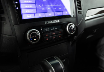 Подержанный автомобиль Mitsubishi Pajero 2008 года (17 фото)