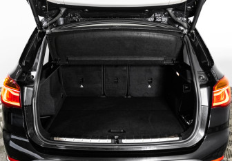 Подержанный автомобиль BMW X1 2017 года (30 фото)