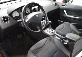 Подержанный автомобиль Peugeot 308 Hatchback 2009 года (10 фото)