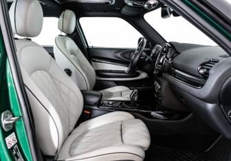 Подержанный автомобиль MINI Clubman Wagon 2019 года (20 фото)
