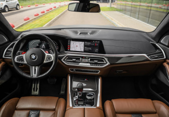 Подержанный автомобиль BMW X5 M 2021 года (14 фото)