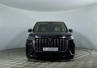 Подержанный автомобиль Voyah Dream 2023 года (2 фото)
